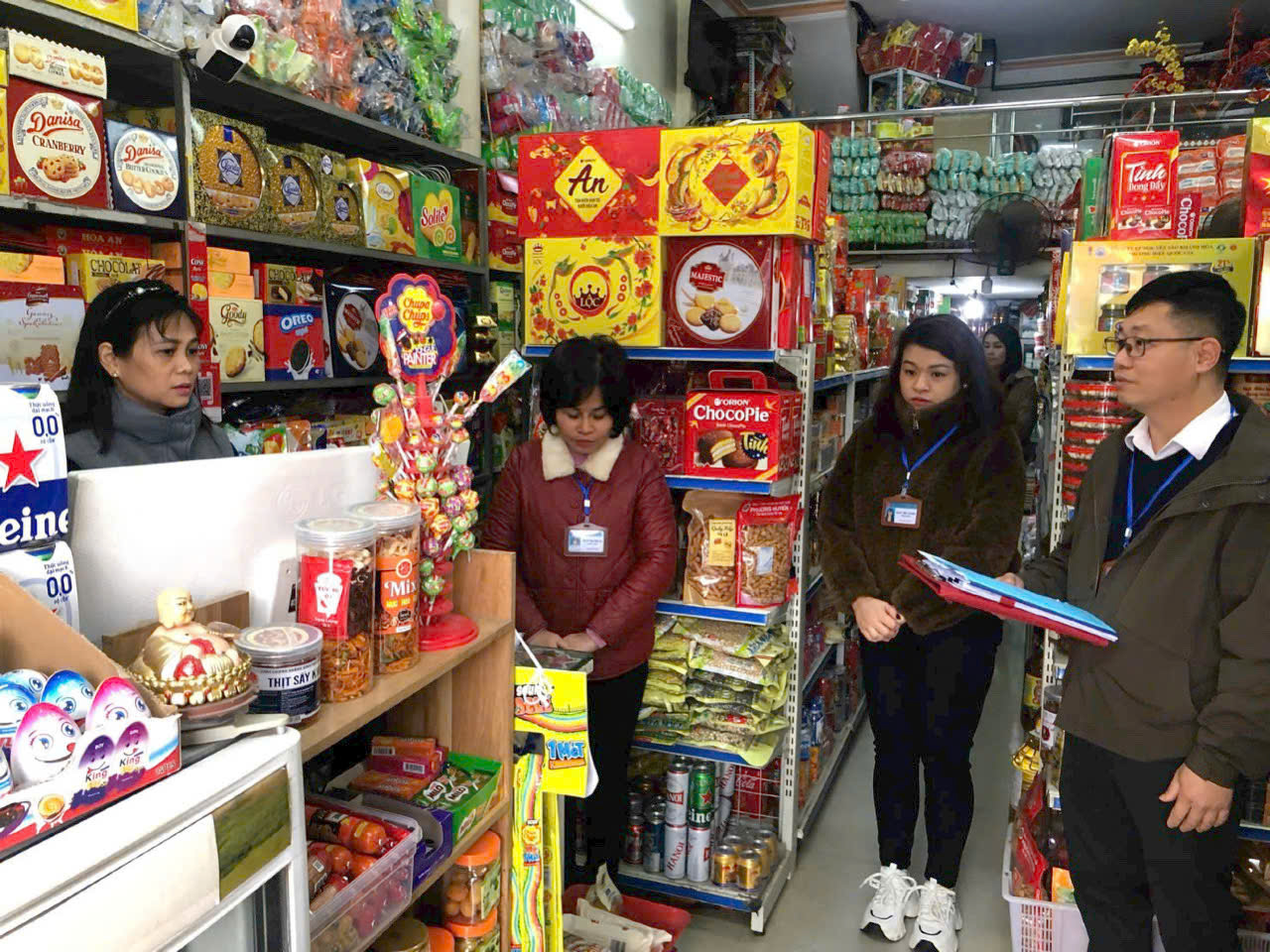 Phường Yên Bái: tăng cường kiểm tra, giám sát an toàn thực phẩm dịp Tết Nguyên đán Bính Ngọ và mùa Lễ hội Xuân 2026 3 Phuong Yen Bai tang cuong kiem tra giam sat an toan thuc pham dip Tet Nguyen dan Binh Ngo va mua Le hoi Xuan 2026