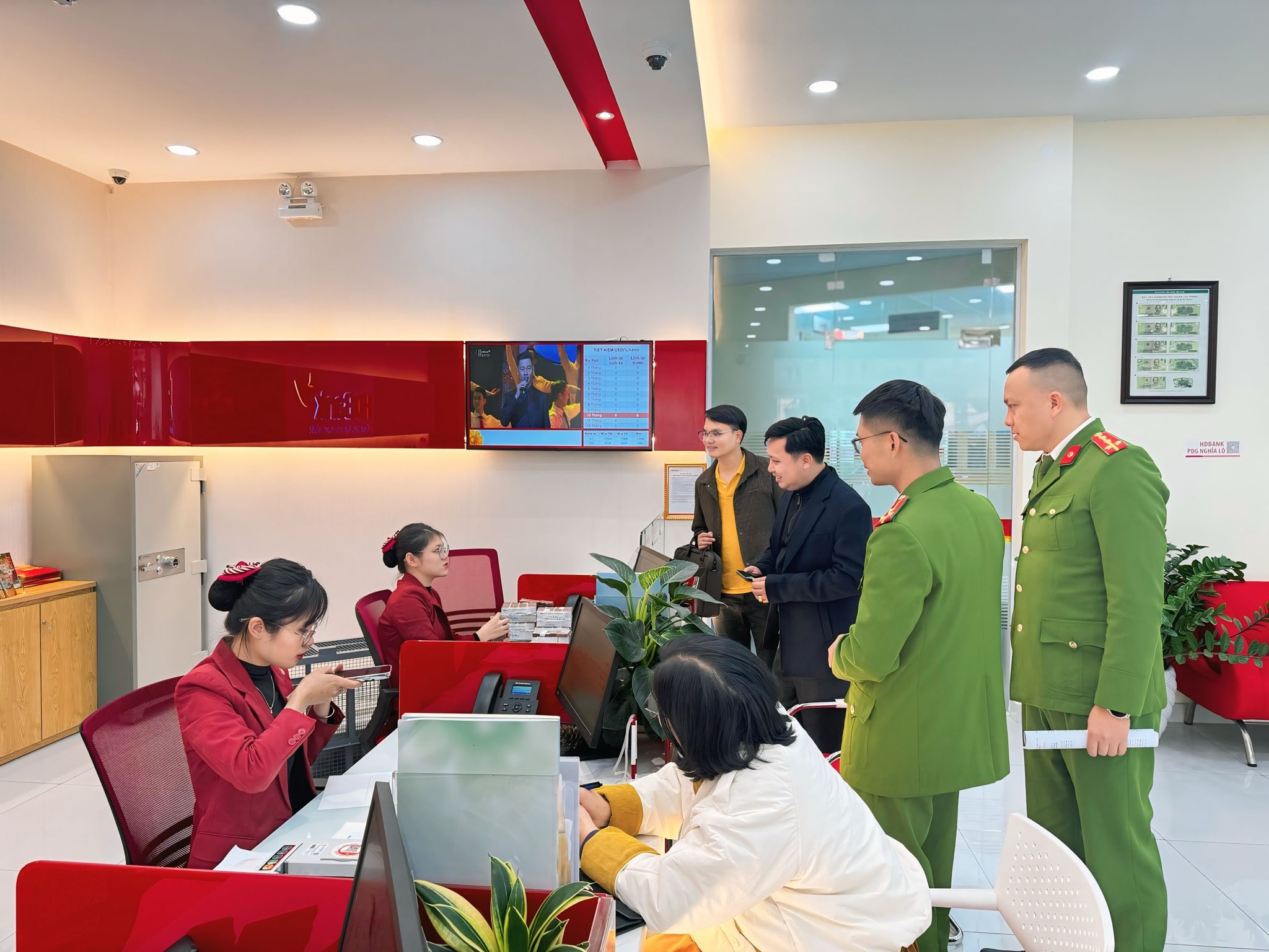 Tang cuong tuan tra kiem soat tai cac phong giao dich ngan hang nham phong ngua toi pham cuop tai san