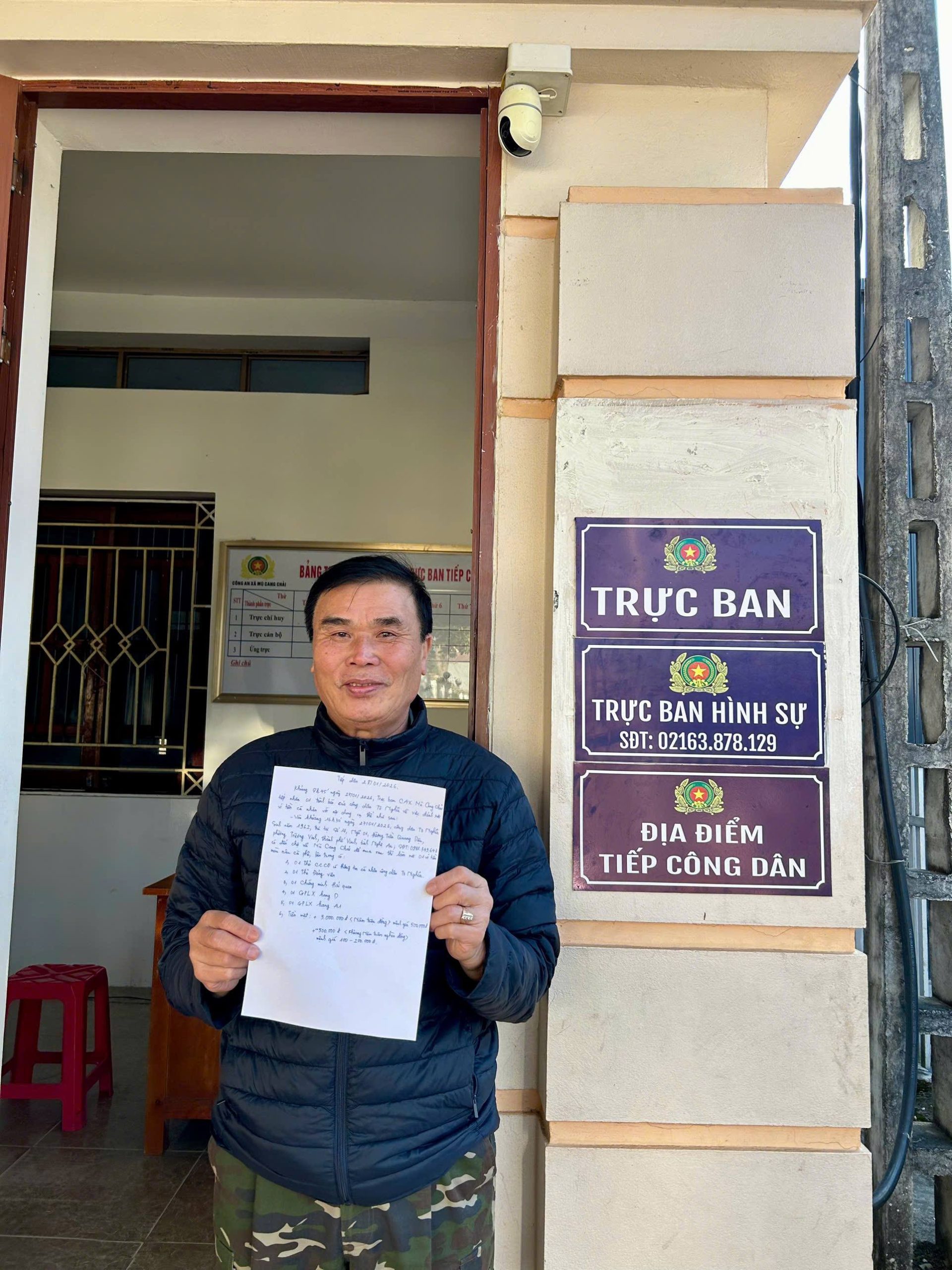 Công an xã Mù Cang Chải kịp thời hỗ trợ công dân nhận lại tài sản bị đánh rơi 2 Thu cam on cua cong dan gui Cong an xa Mu Cang Chai scaled