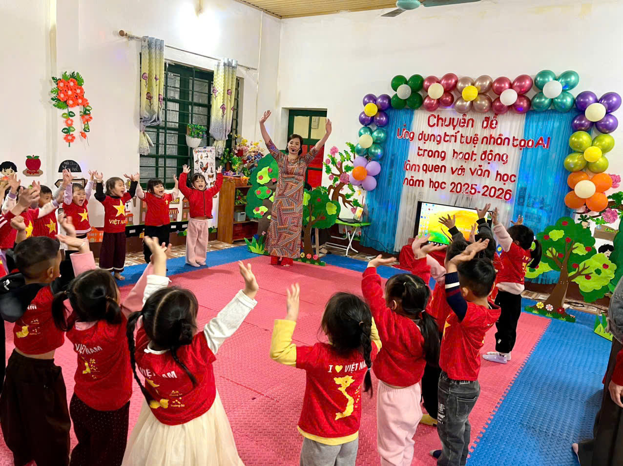 Tiet hoc dien ra soi noi vui tuoi the hien hieu qua cua viec ung dung tri tue nhan tao trong giao duc mam non