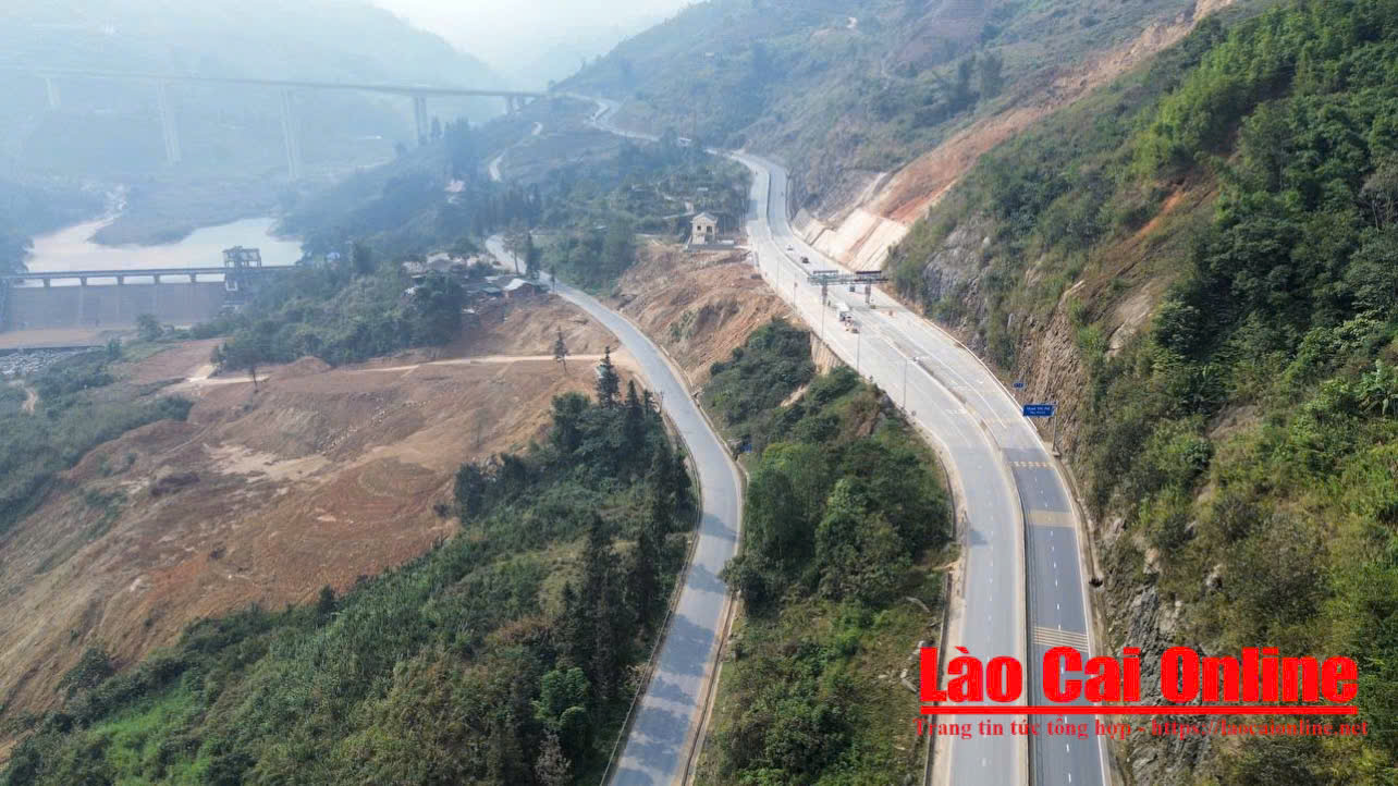 Trạm BOT Lào Cai – Sa Pa sẽ thu phí trở lại từ 31/1 1 Toan canh khu vuc Tram BOT Sa Pa tung chiu anh huong sat lo