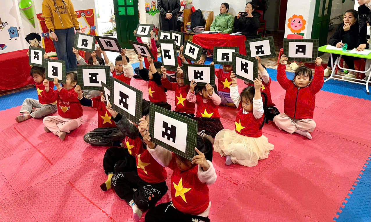 Tre hao hung tham gia hoat dong tuong tac chu dong tra loi va the hien cam xuc qua cac noi dung hoc tap ung dung tri tue nhan tao