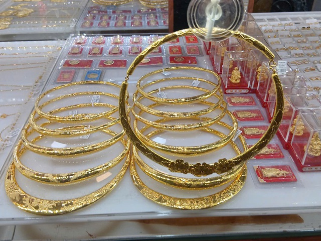 Tu ngay 9 2 tich thu vang mieng giao dich khong giay phep 1