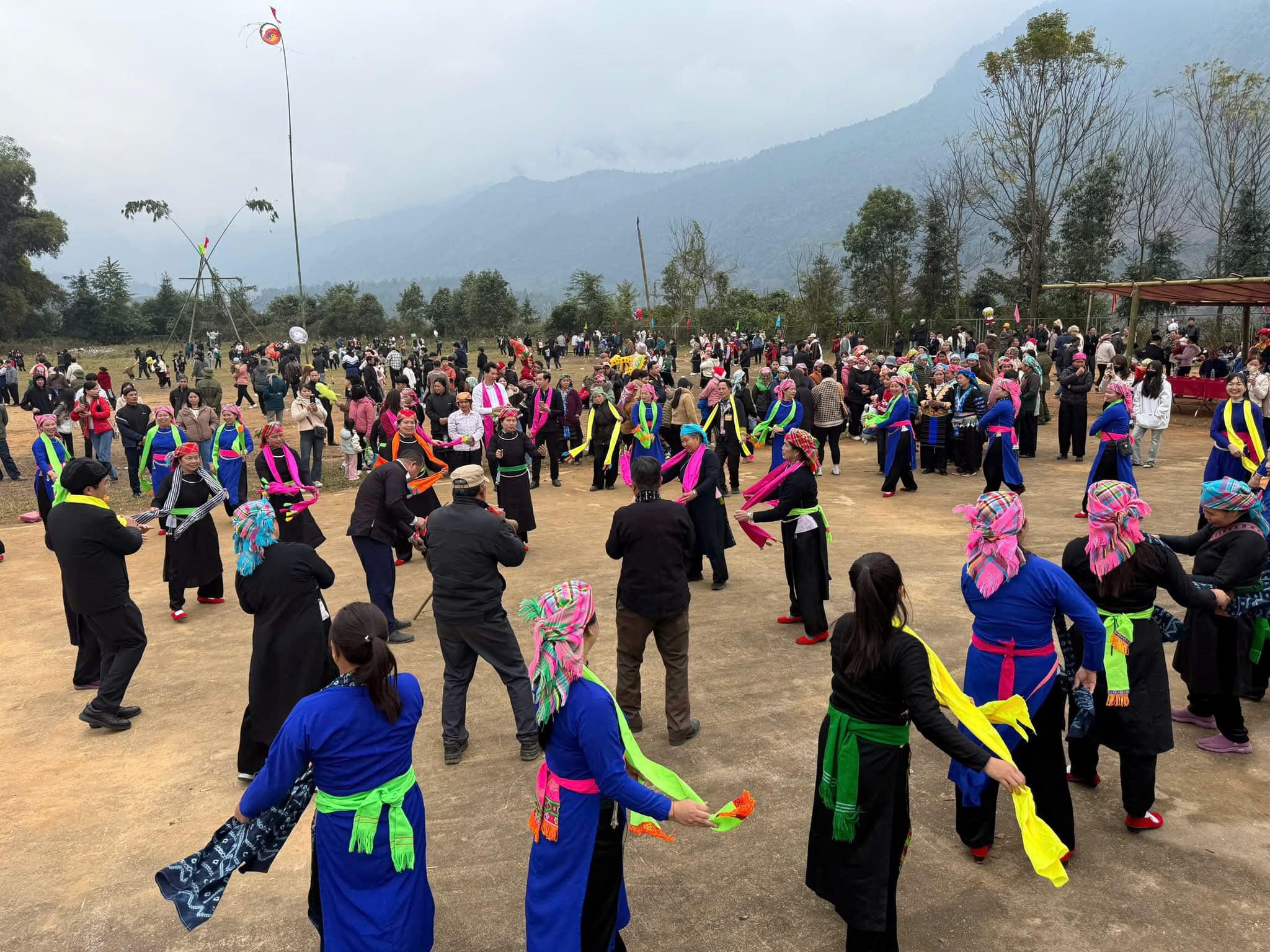 Ve Muong Bo du Le hoi Xoe Then 2026 trai nghiem du lich van hoa dac sac.lco