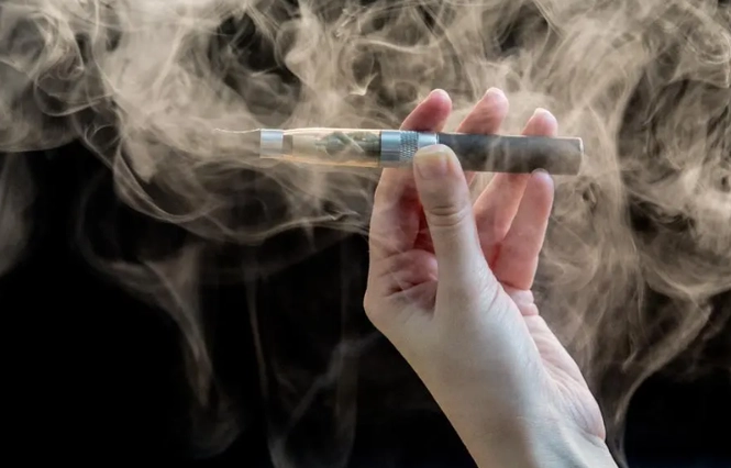 tu 31 12 2025 hut thuoc la dien tu co the bi phat den 5 trieu dong 0201092056