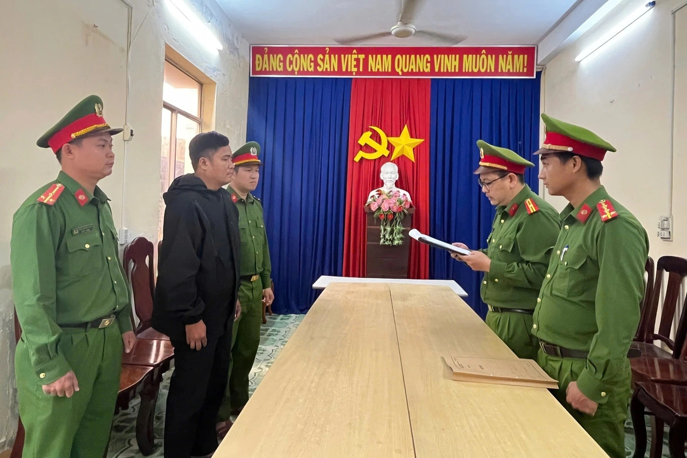 Cong an doc lenh khoi to doi voi Nguyen Ngoc Hai Dang Anh Cong an tinh Dak Lak