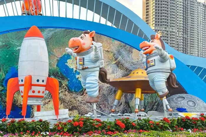 Moi linh vat mang mot sac thai bieu cam va trang phuc khac nhau tu ham ho dung manh den ngay ngo hai huoc lco