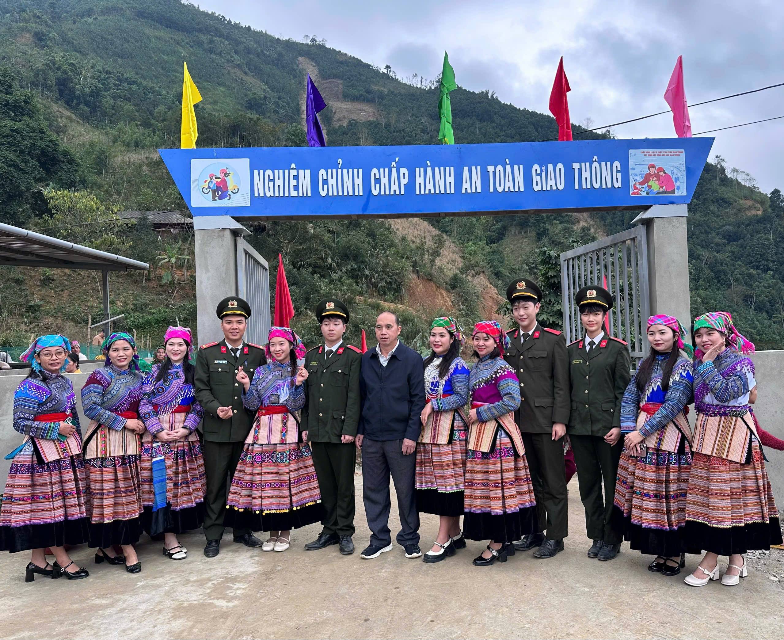 Mot so hinh anh tai Chuong trinh tinh nguyen lco 01