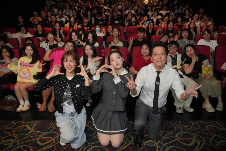 Nữ Khán Giả 20 Tuổi Khóc Nức Nở Vì Cha Mẹ Bệnh Nặng, Trường Giang Nghẹn Ngào Hứa: “Để Chú Lo” 2 Trường Giang, Đoàn Minh Anh và Như Vân giao lưu cùng khán giả - Ảnh: ĐPCC