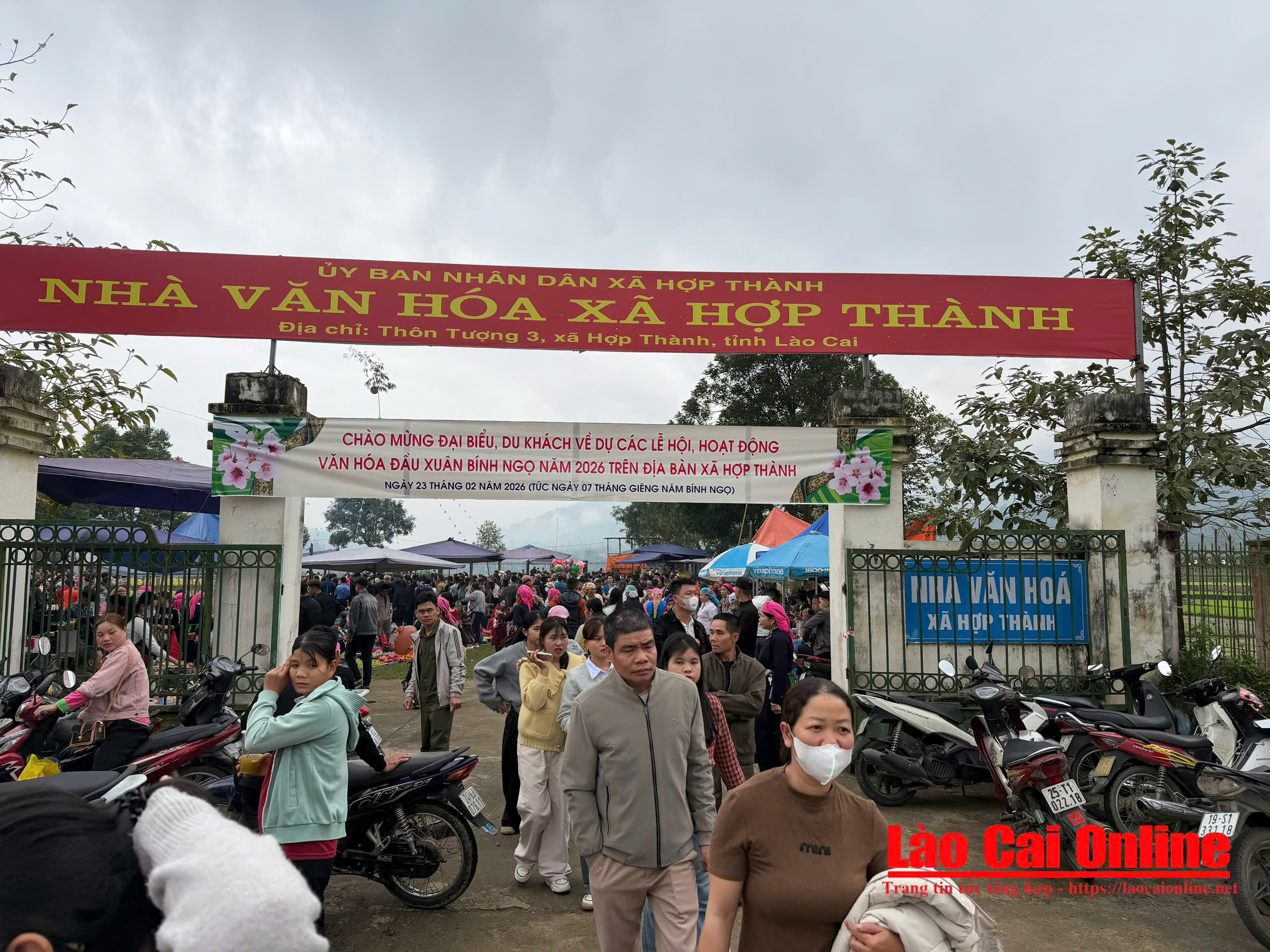 Hợp Thành rộn ràng Lễ hội Lồng Tồng và Hội thi Xòe lần I 1 Lễ hội Lồng Tồng thu hút đông đảo du khách từ khắp nơi. Ảnh Quỳnh Anh