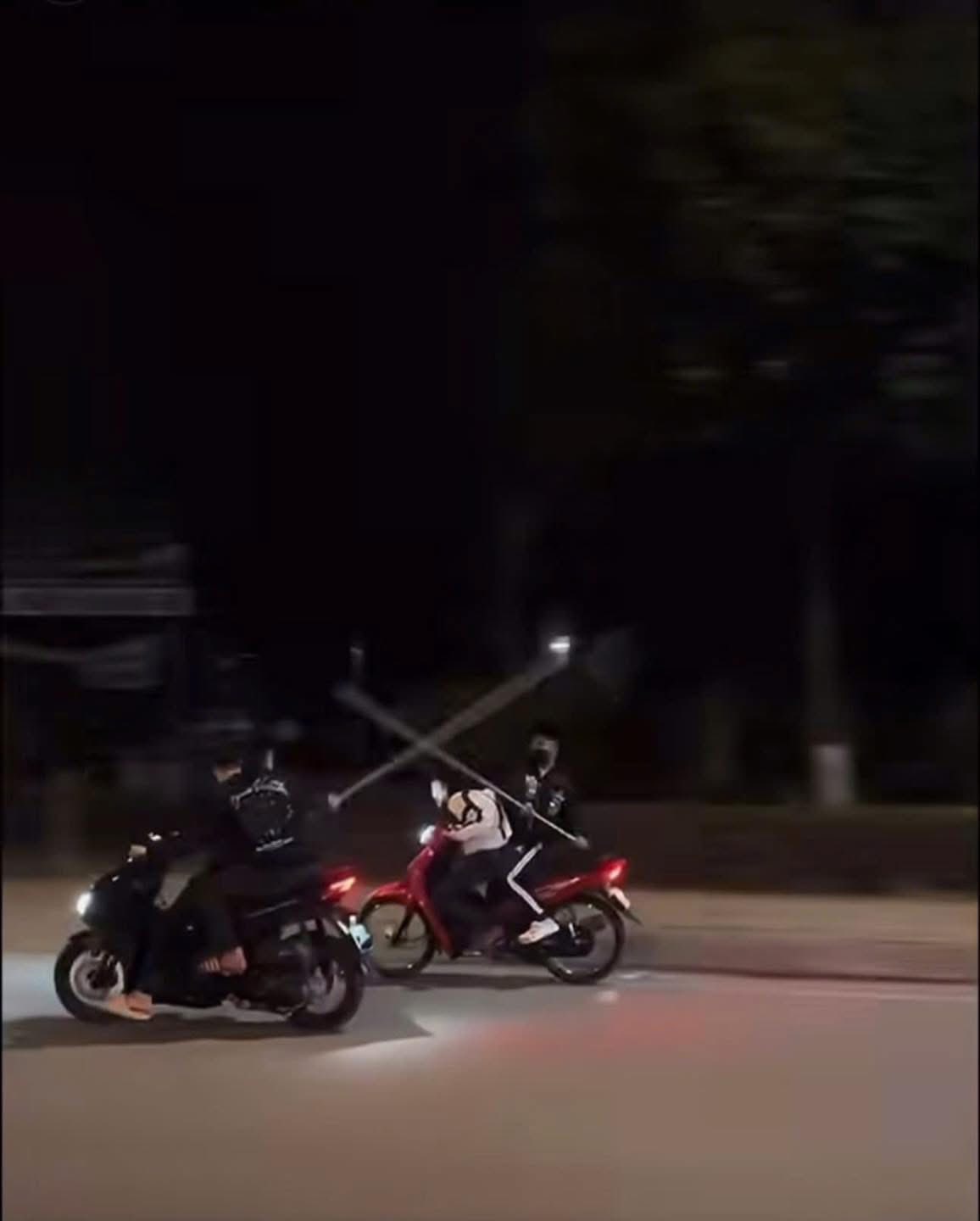 Đoạn clip lan truyền trên MXH gây bức xúc dư luận. Ảnh cắt từ clip