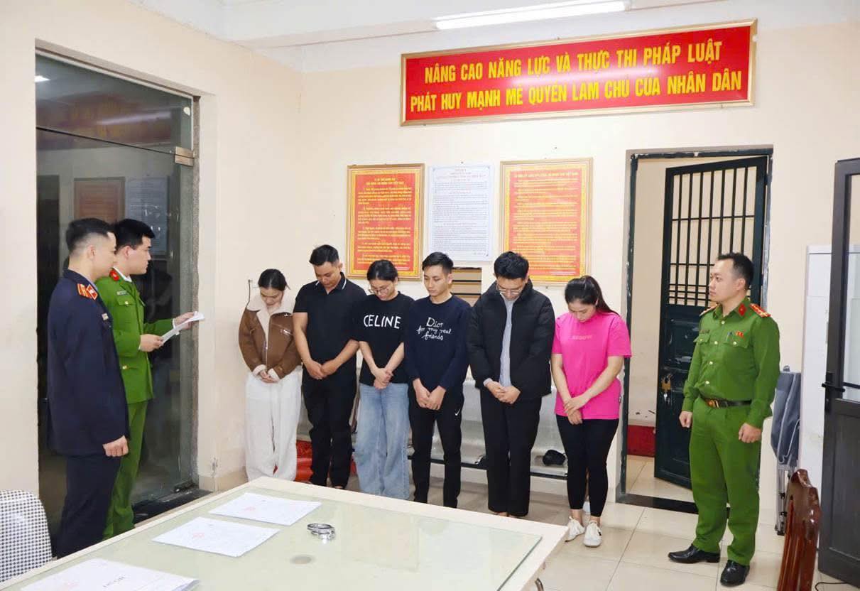 Nhóm đối tượng bị cơ quan công an khởi tố. Ảnh: CACC