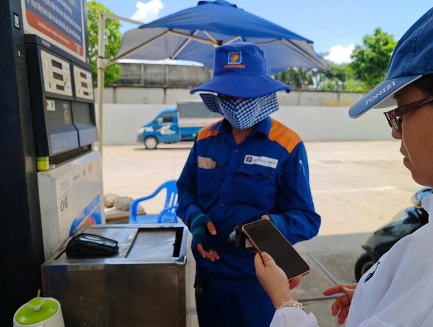 Dieu chinh tang gan 5.000 dong gia xang RON95 len hon