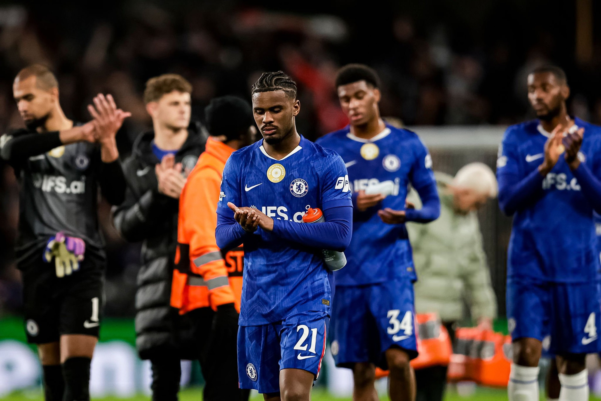 Chelsea gây thất vọng lớn khi thua đậm Paris Saint-Germain 0-3 ngay trên sân nhà