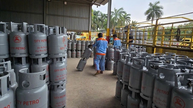 Giá gas tăng mạnh lên trên 500.000 đồng/bình 12kg