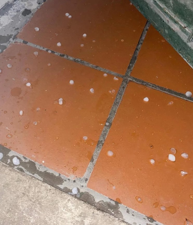 Mưa Đá Bất Ngờ Xuất Hiện Ở Hà Nội Và Nhiều Tỉnh Miền Bắc Rạng Sáng 30/3 1 Mưa đá xuất hiện tại Hà Nội vào rạng sáng hôm nay (30/3).