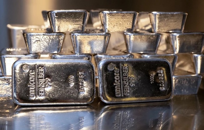 Giá Bạc Tuần Đầu Tháng 4 Phục Hồi Nhẹ, Thị Trường Chờ Xác Lập Xu Hướng Mới 1 Giá bạc thỏi tăng nhẹ trong tuần qua. Ảnh: Phú Quý