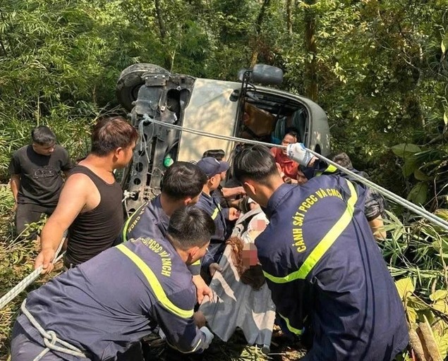 Xe Khách 29 Chỗ Mất Phanh Lao Xuống Vực Ở Tam Đảo, Nhiều Người Bị Thương 2 Hiện trường vụ tai nạn ô tô khách 29 chỗ lao xuống vực ở Tam Đảo