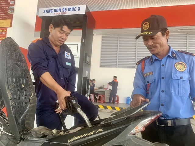 Giá xăng dầu tiếp tục giảm mạnh từ 24 giờ ngày 26.3