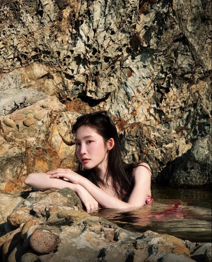 Loạt ảnh gây tranh cãi của Juky San.