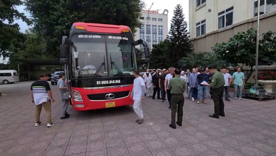 TP.HCM Tiếp Nhận 34 Công Dân Việt Nam Bị Mỹ Trục Xuất Về Nước 1 Công an TPHCM tổ chức tiếp nhận 34 công dân bị phía Mỹ trục xuất. Ảnh: CA