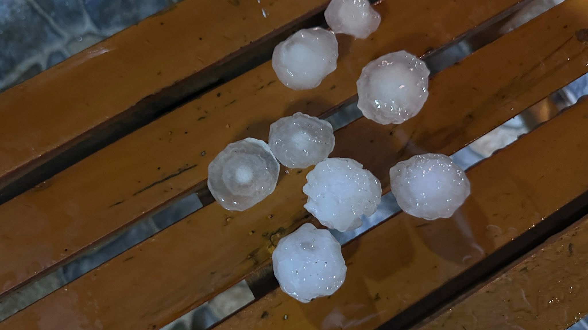 Miền Bắc sắp đón không khí lạnh, cảnh báo dông lốc, mưa đá 2 661417700 122219629154539461 242261575491129316 n