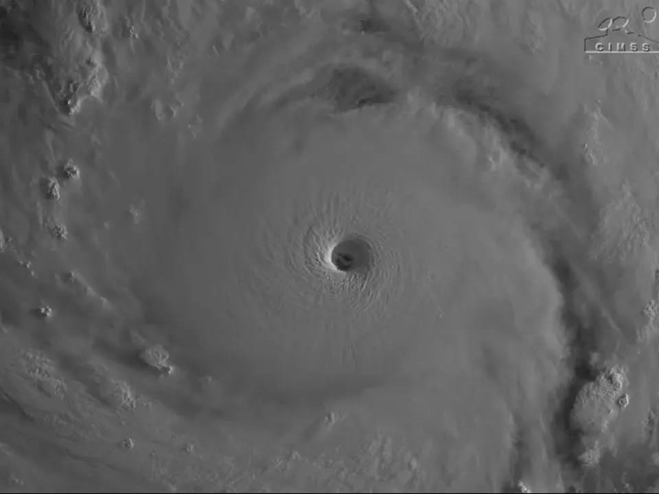 Siêu Bão Sinlaku Duy Trì Cấp 17, Áp Sát Quần Đảo Bắc Mariana 1 Ảnh vệ tinh siêu bão Sinlaku sáng 14-4 - Ảnh: Himawari 8