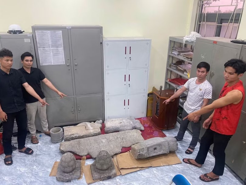 Các đối tượng tại cơ quan Công an. Ảnh: Công an tỉnh Hưng Yên