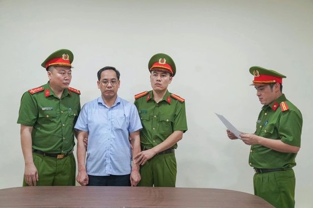 Bị can Trần Thu Đông, Hiệu trưởng Trường phổ thông dân tộc nội trú THCS và THPT Yên Lập, bị bắt tạm giamẢNH: CACC