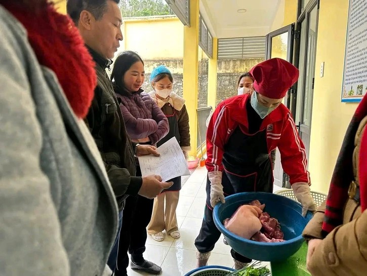 Thịt lợn trong bếp ăn bán trú của Trường mầm non Hòa Bình, xã Văn Lăng, tỉnh Thái Nguyên nhiễm dịch tả lợn châu Phi - Ảnh: Trường MN Hòa Bình