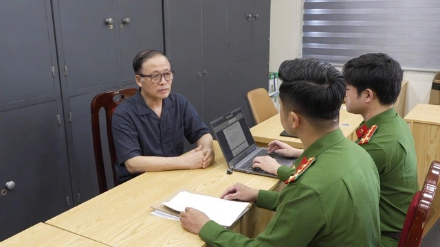 Ông chủ Bảo Tín Minh Châu nhận sai, xin khắc phục hậu quả 1 Ông Vũ Minh Châu làm việc với cảnh sát