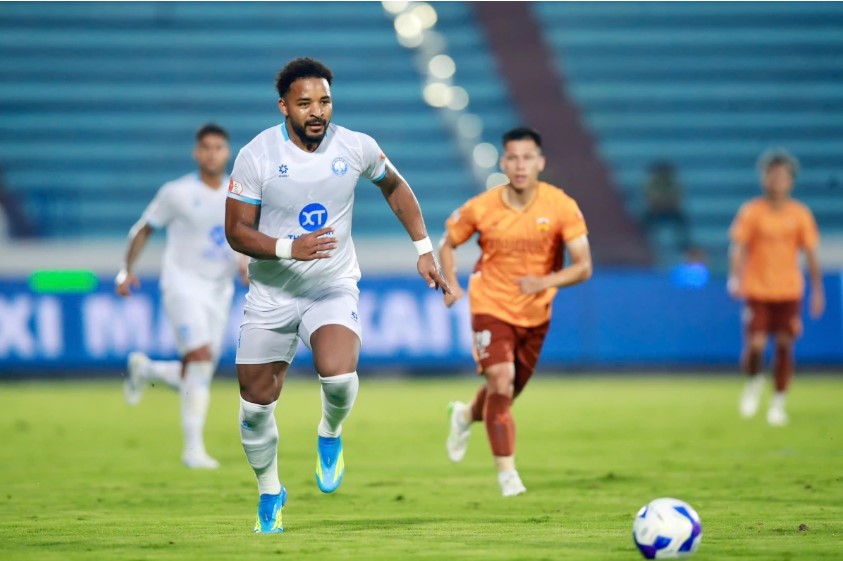 Xuân Son và Nam Định thua 1-2 trước HAGL (Ảnh: VPF).