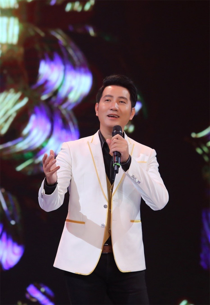 3 ca si mai chua lay vo nguoi dien 1 bai mua 4 can nha ke bi bo vi qua yeu hat 86dfd338d2d04572bbc76f85db07b435 268