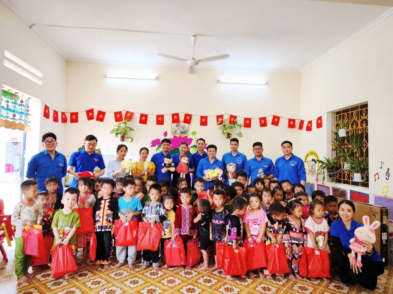 Hành trình nối dài yêu thương tại điểm trường Đồng Hẻo, xã Cát Thịnh, Tỉnh Lào Cai 2 708300669 1509694417614359 4504323267775740806 n
