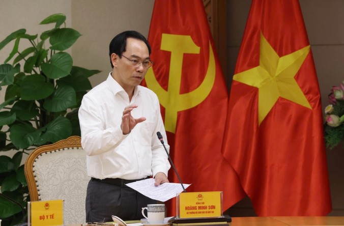 Bộ trưởng Giáo dục và Đào tạo Hoàng Minh Sơn báo cáo tại cuộc họp 