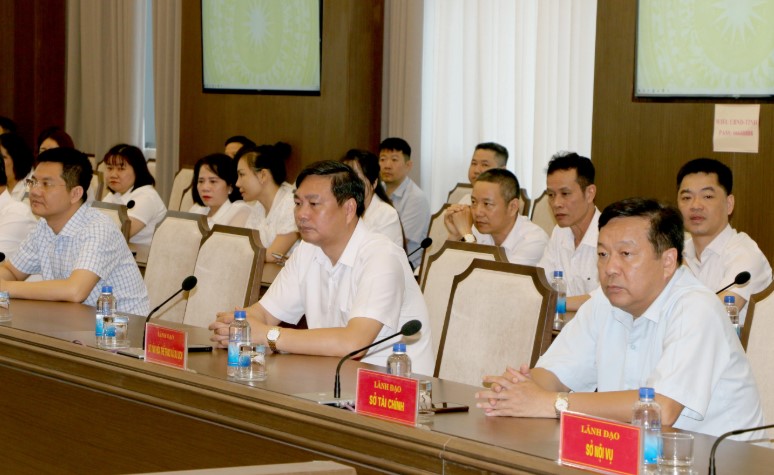 Các đại biểu tham dự hội nghị.