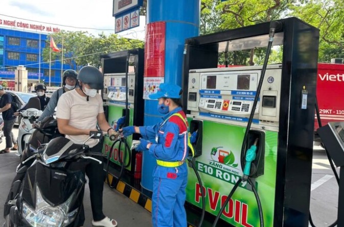 Xăng E10 được bán rộng rãi trong thời gian qua