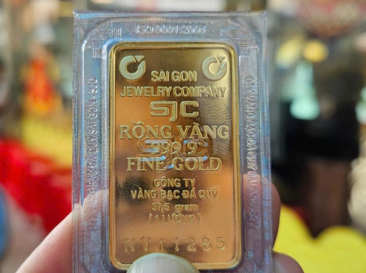 Giá vàng hôm nay 31/5: Đồng loạt tăng mạnh, vàng SJC áp sát mốc 160 triệu đồng/lượng 1 Giá vàng hôm nay 31/5 đầu giờ sáng, vàng miếng SJC và nhẫn tiếp tục đà tăng.