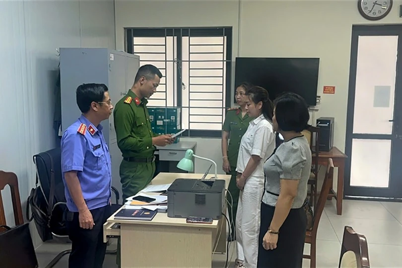 nu giam doc nha xe van anh 5692 3867.jpg