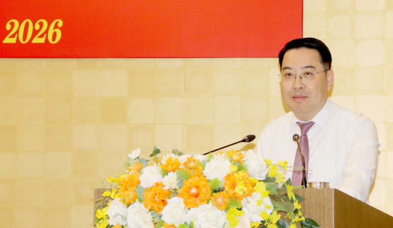 Đồng chí Nguyễn Tuấn Anh - Phó Bí thư Tỉnh ủy, Chủ tịch UBND tỉnh phát biểu giao nhiệm vụ cho các đồng chí được bổ nhiệm.
