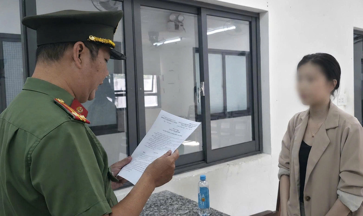 Thuê người thi hộ tiếng Anh để lấy bằng thạc sĩ, nữ học viên bị phạt 15 triệu 1 Cơ quan điều tra xử phạt hành chính do gian lận thi cử. Ảnh: Công an TP HCM