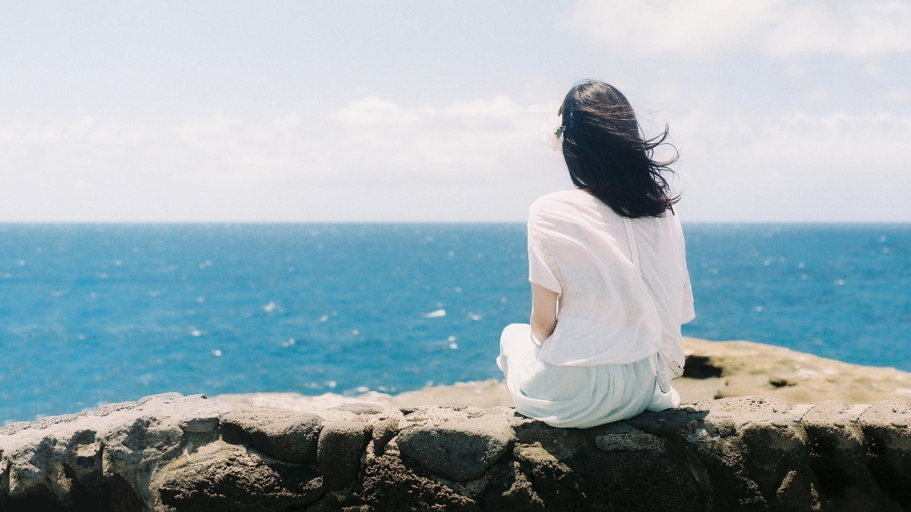 4452 alone girl on sea beach wallpaper cover for fb