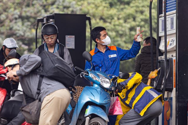 gia xang dau tiep tuc di xuong anh minh duc