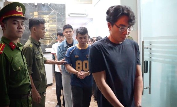 Công an khám xét hàng loạt công ty, địa điểm liên quan. Ảnh: CACC