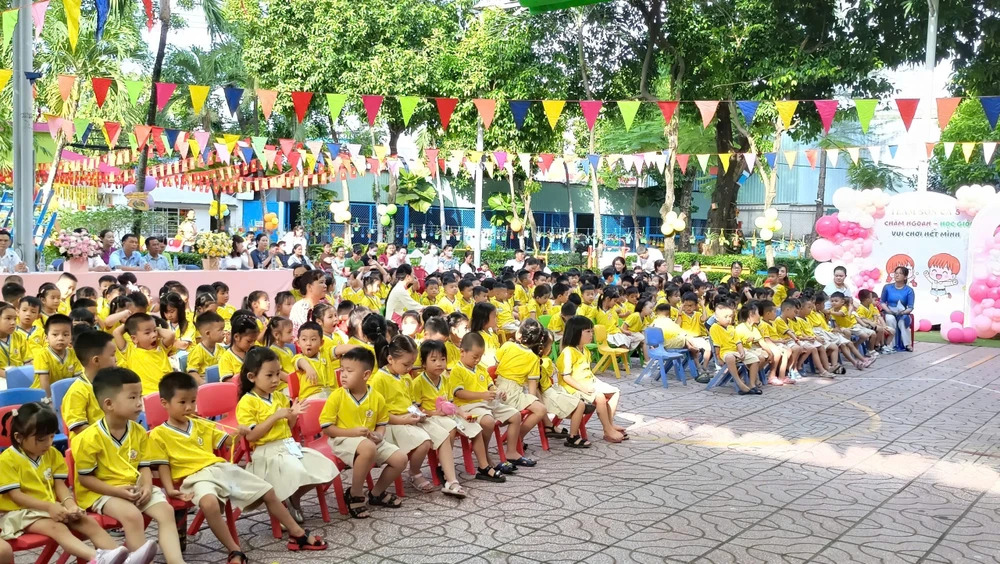 le khai giang 5 9438 7572.jpg