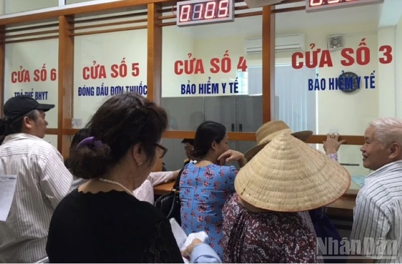Từ ngày 1/7, khám ngoại trú trái tuyến sẽ được bảo hiểm y tế thanh toán thế nào? 1 Từ 1/7, nhiều chính sách bảo hiểm y tế tăng quyền lợi cho người tham gia. (Ảnh: ĐỖ THOA)