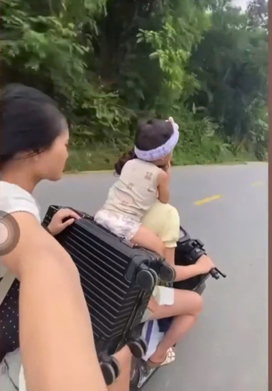 Đoạn video được chia sẻ trên MXH. (Ảnh cắt từ clip)