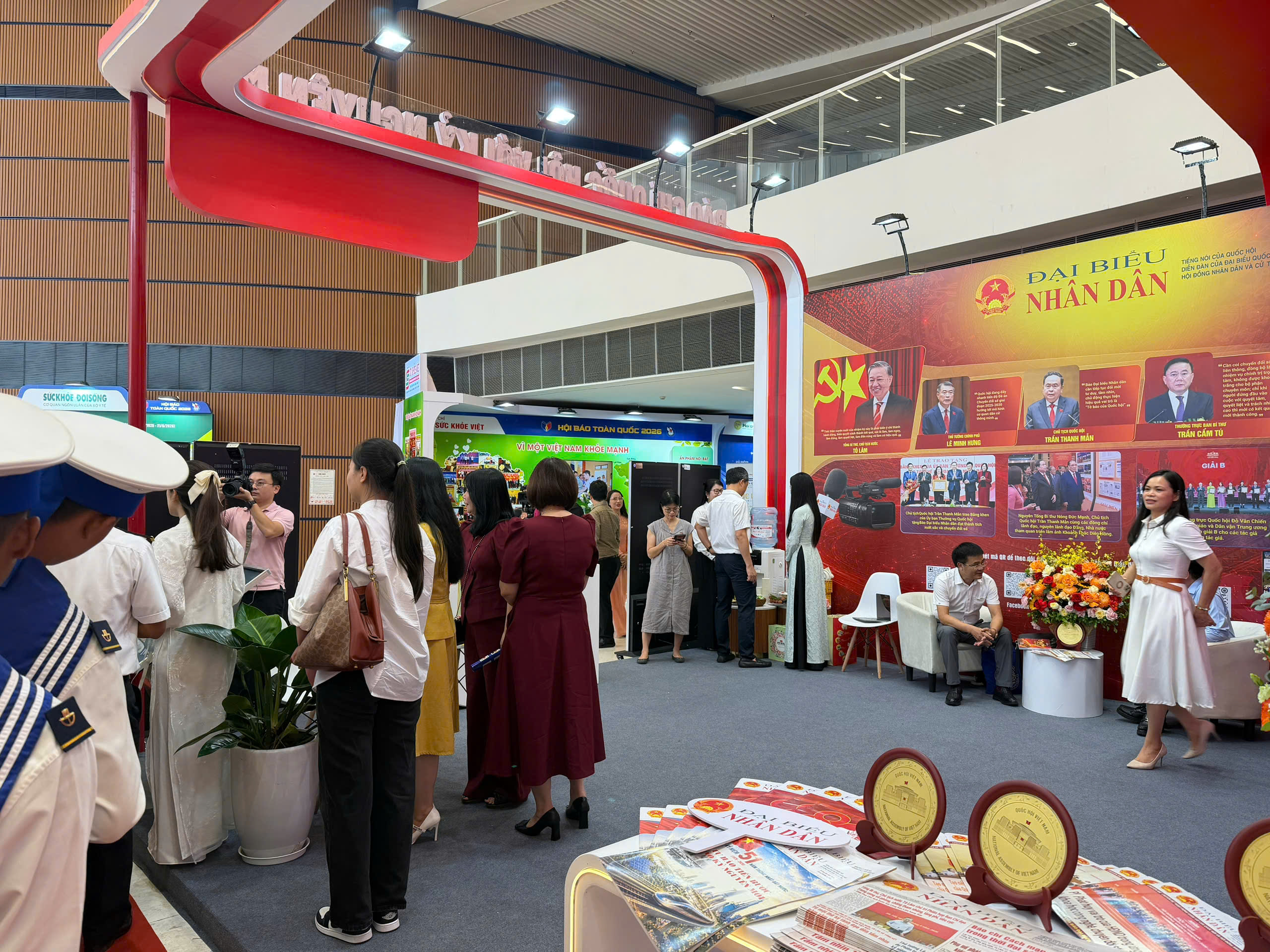 Không khí nhộn nhịp tại Hội Báo toàn quốc 2026 chiều 19.6 ở Hải Phòng - Ảnh: Du Kỷ 