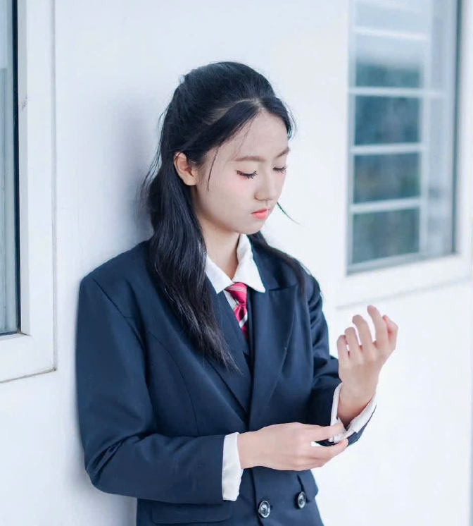 Lâm Thị Minh Dung Lớp 12 Chuyên Anh với những thành tích nổi bật trong học tập và hội nhập quốc tế. Ảnh Trường THPT Chuyên Nguyễn Tất Thành Lào Cai