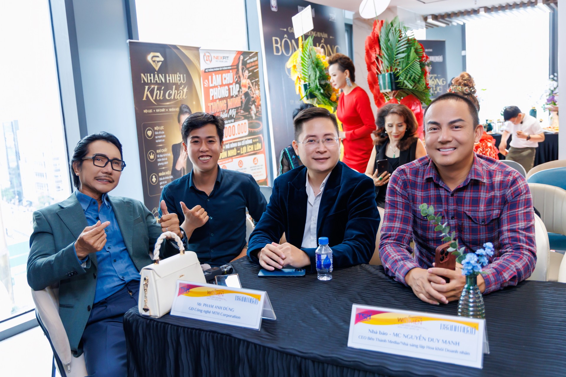 Vợ chồng nhạc sĩ Thái Hùng và ca sĩ Thái Huyền tỏa sáng tại Gala khởi động Bông Hồng Quyền Lực 2026 Nhạc sĩ Thái Hùng chia sẻ cảm xúc tại sự kiện